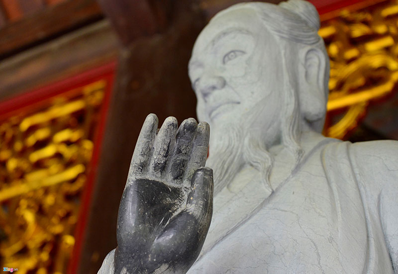 Nhét tiền lẻ, xoa đen tượng phật ngày khai hội chùa Bái Đính